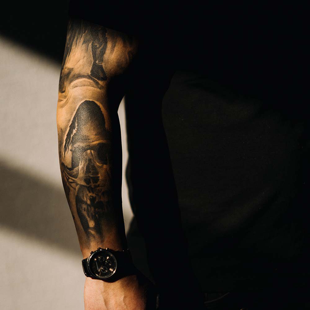 tattooed-arm-of-a-hairdresser-RVTKGR5.jpg